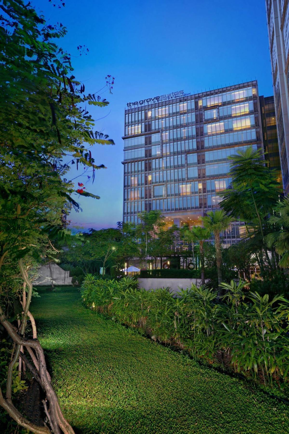 The Grove Suites By Grand Aston Giacarta Esterno foto